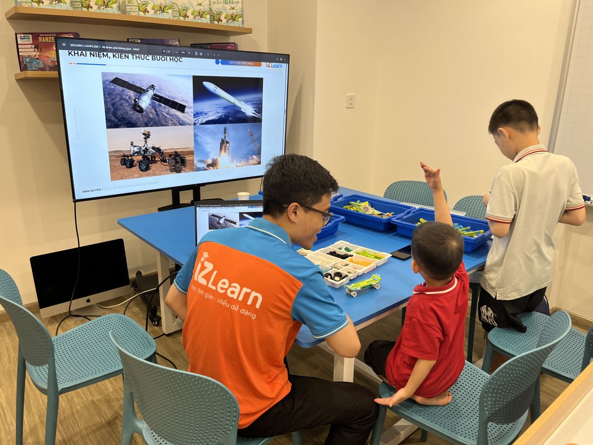 Lớp Học ROBOTICS