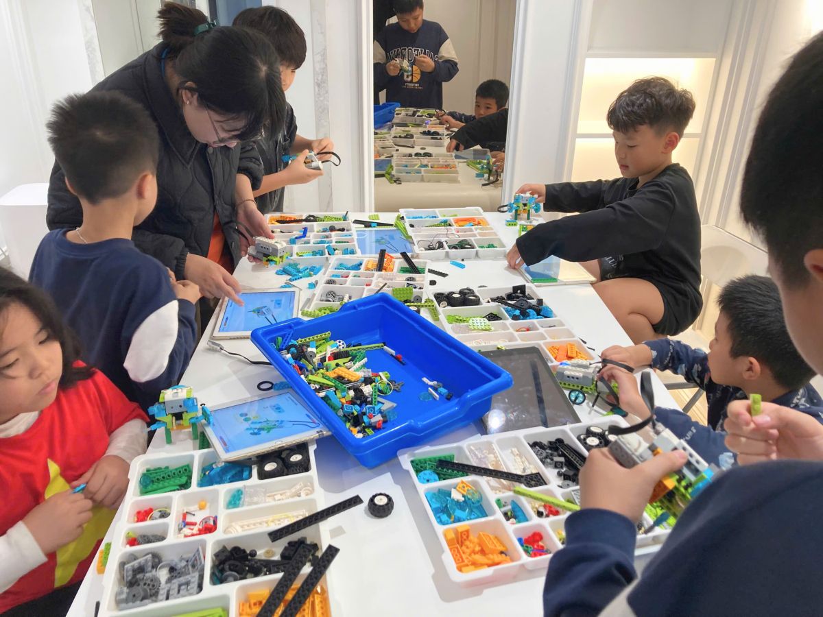 Lớp Học ROBOTICS